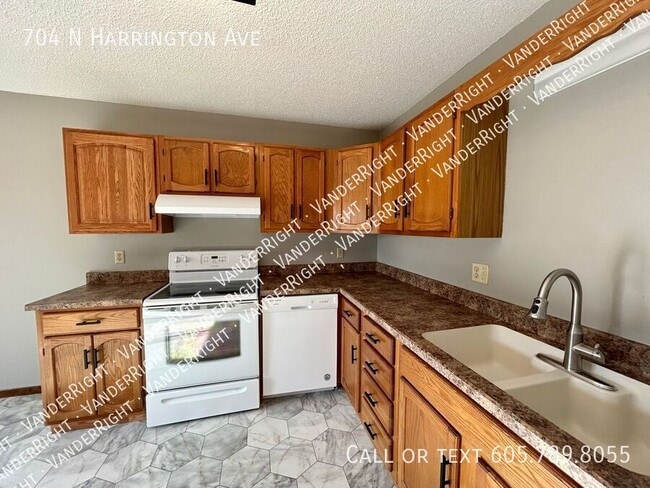 Photo - 704 N Harrington Ave