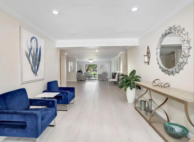 Photo - 555 Park Shore Dr Unidad #307 Rental