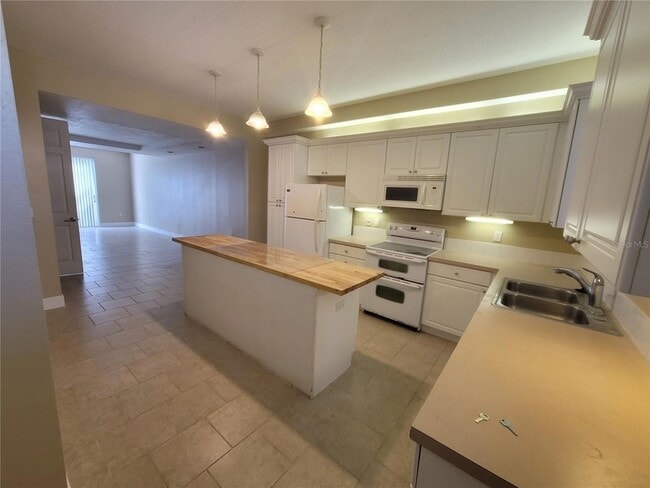 Photo - 605 Elmhurst Ct