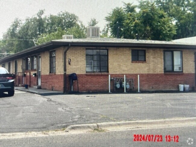 Building Photo - Close to CMU, Hospital & Shopping Rental
