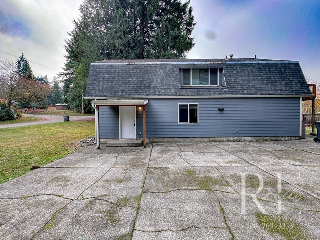 Building Photo - Fully Renovated Lower Unit with Tons of Storage & Extra Parking in Port Orchard