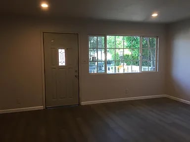 Photo - 427 Mignot Ln