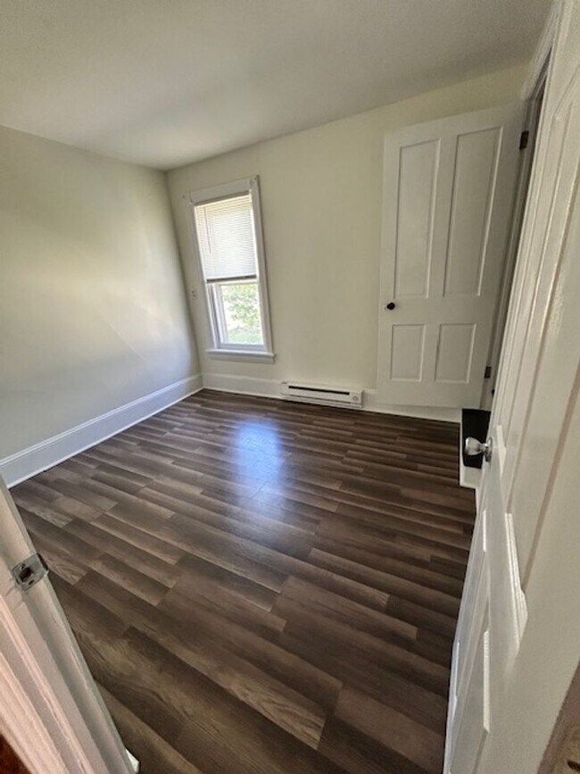 Photo - Spacious 2-Bedroom Apartment with Bonus Room – $850/month Unidad 675 6th Avenue