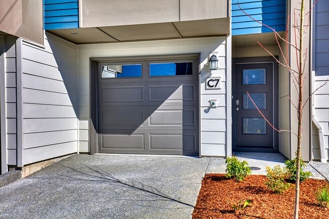 Photo - New Modern 2BD/2.5BTH Townhome for Lease in Lynnwood - Small Pet Friendly!