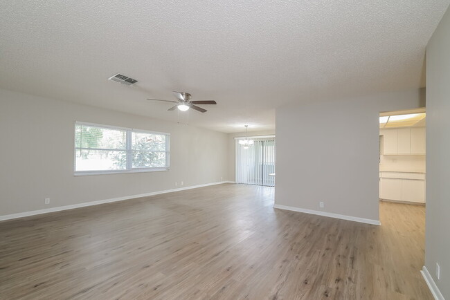 Photo - 705 Canberra Rd