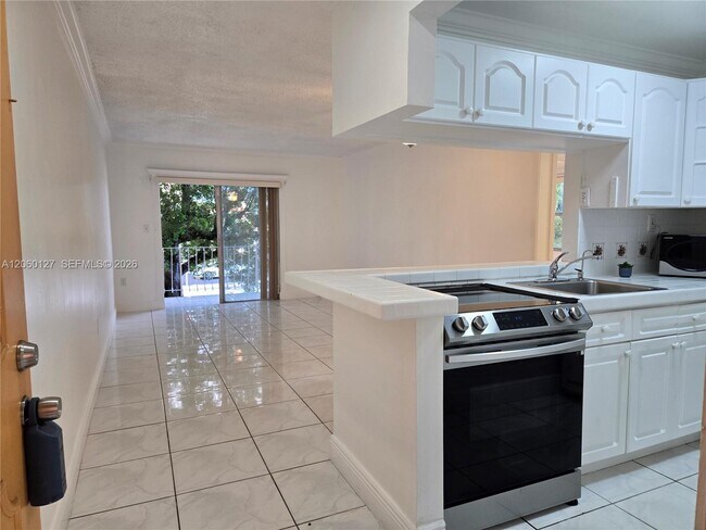 Building Photo - 6200 W Flagler St Unit 201