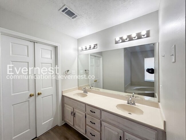 Photo - 1664 Joy Blvd