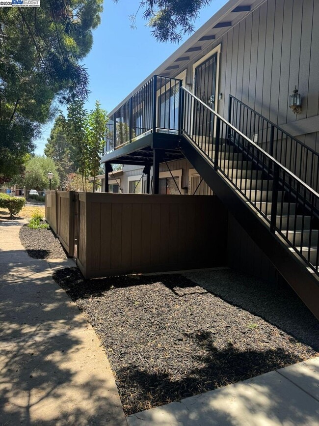 Photo - 205 Ladera Plaza