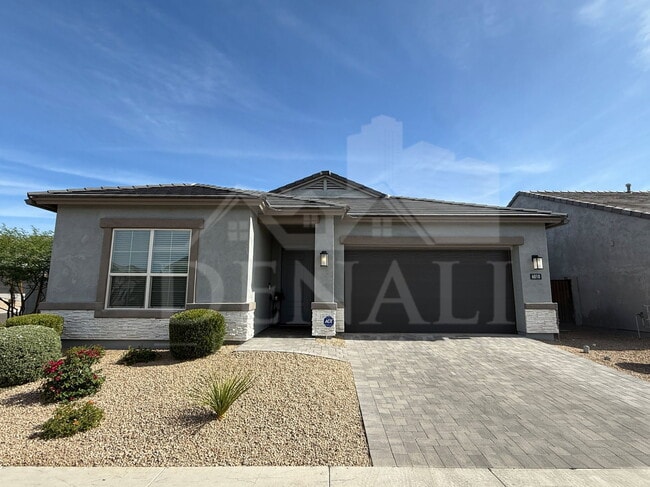 Building Photo - 6010 E Quail Ave