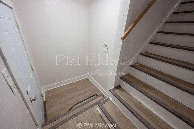 Photo - 2211 E New York St Unit B