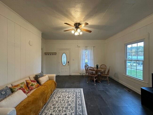 Photo - 302 Catawba Ave