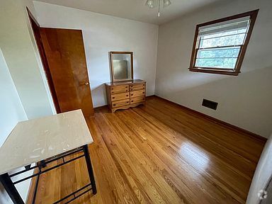 Building Photo - Cozy 3 bed/1 Bath Home Close to Liberty Un...