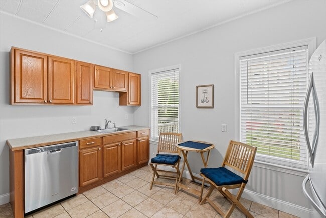 Photo - 52-54 Church St Unit 1