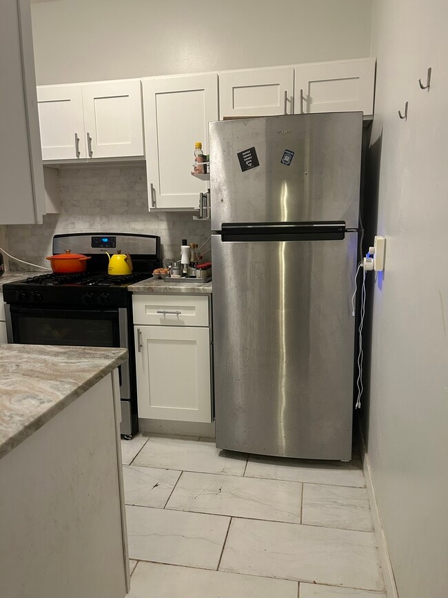 Kitchen - 86 Glenville Ave Unit 2