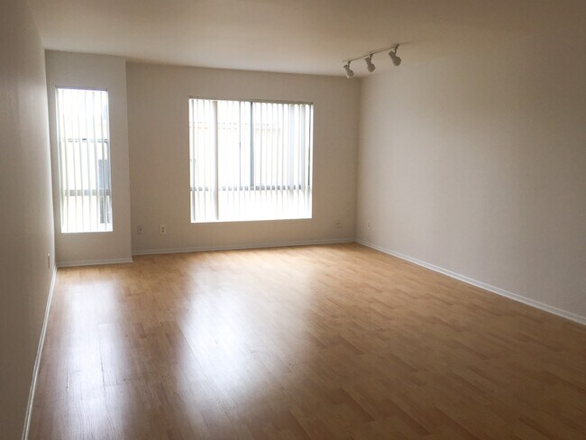 Photo - 613 E Verdugo Ave Unit 104
