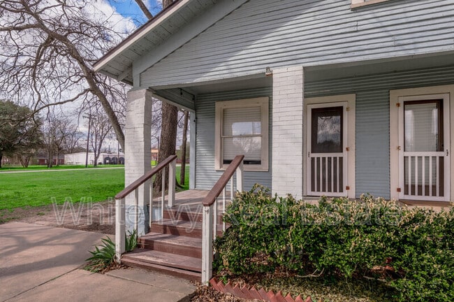 Photo - 254 S Railroad St