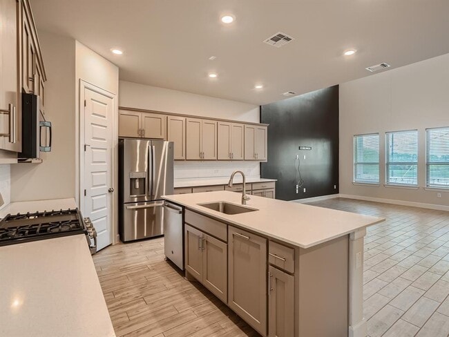 Building Photo - 2800 Sebring Cir