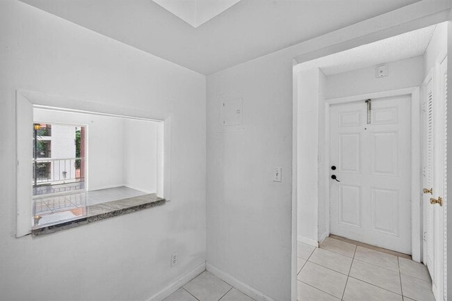 Photo - 660 Tennis Club Dr Unidad 303