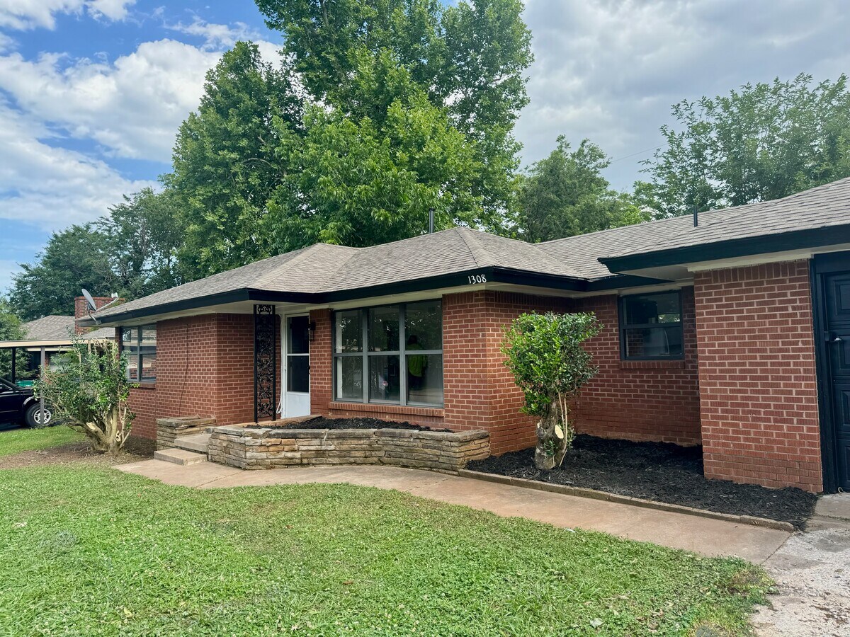 Photo - 1308 NE 45th St