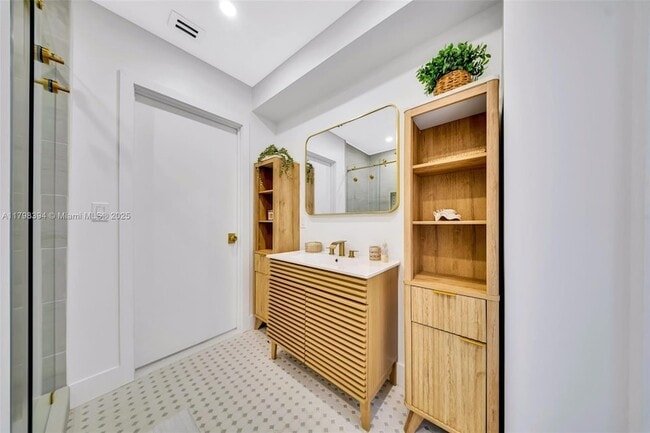 Photo - 129 Nautilus Dr