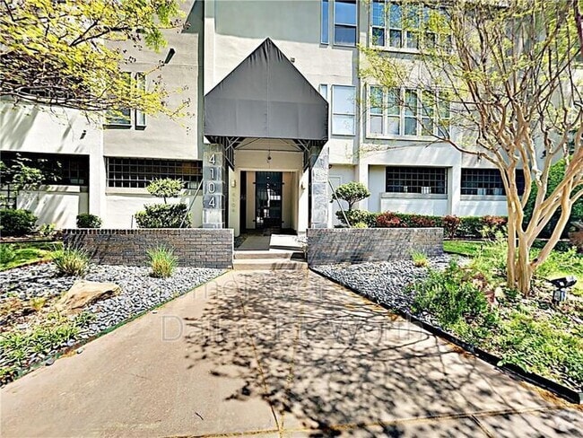 Building Photo - 4104 N Hall St Rental