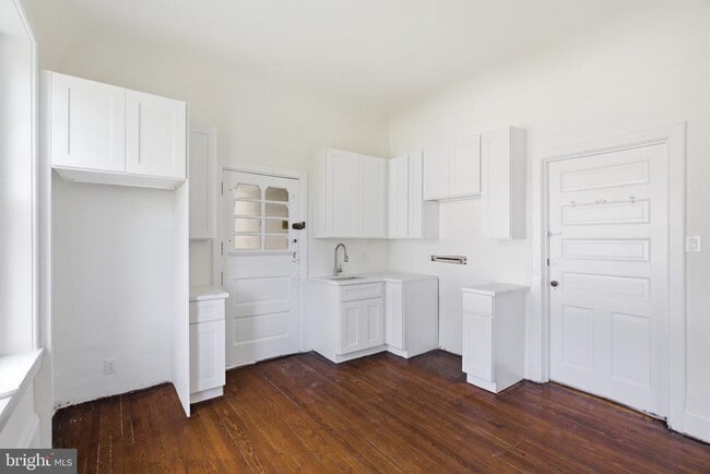 Building Photo - 5939 Drexel Rd Unit FL-1