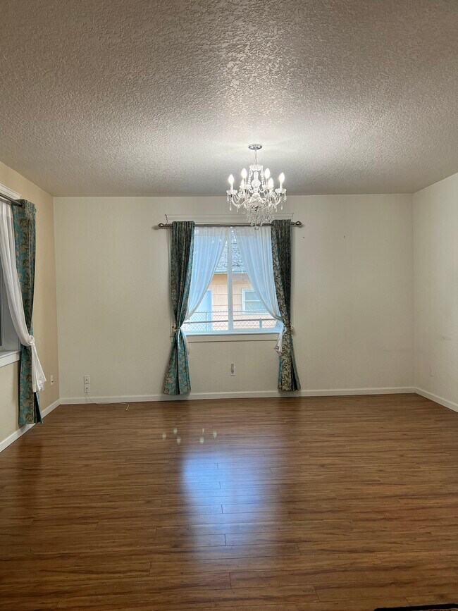 Photo - 20 SE 129th Ave