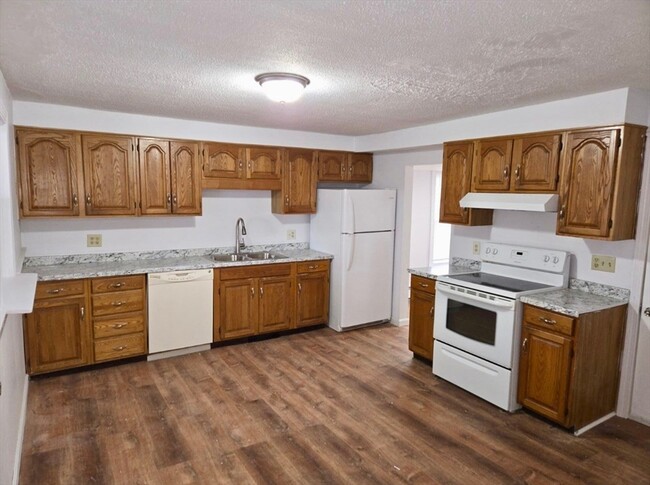 Building Photo - 42 Salem St Unit 2 Rental