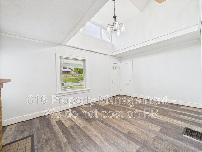 Photo - 5611 Olive St