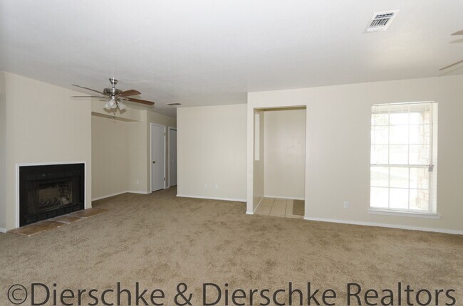 Photo - Cozy and clean 3 bedroom 2 bath townhouse!