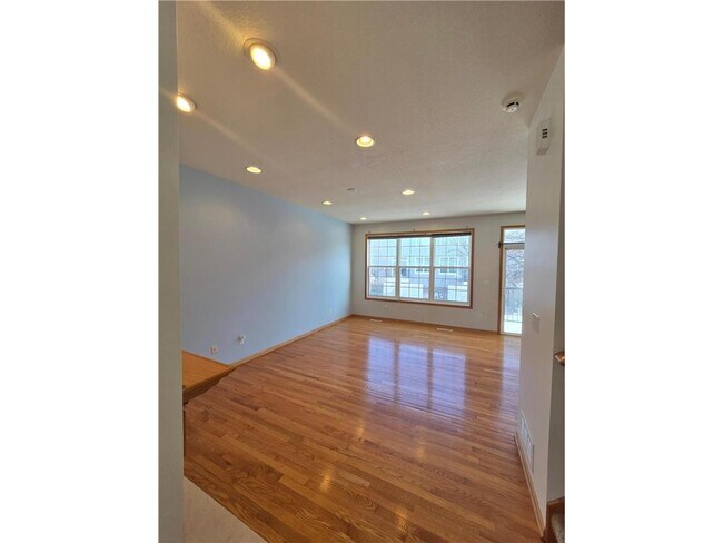 Photo - 15842 Frisian Ln