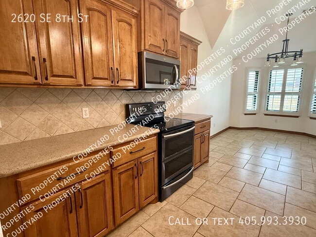 Photo - 2620 SE 8th St