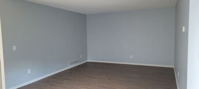 Photo - Newly Refreshed 2 bedroom in HOA
