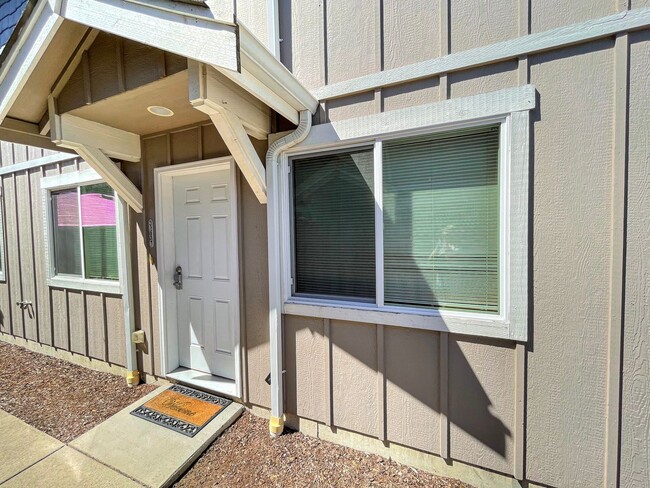 Building Photo - Al-Murayri - 4523 (Cascade Group) Unit A