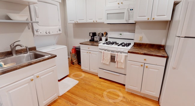 Building Photo - 350 Allston St Unit 3