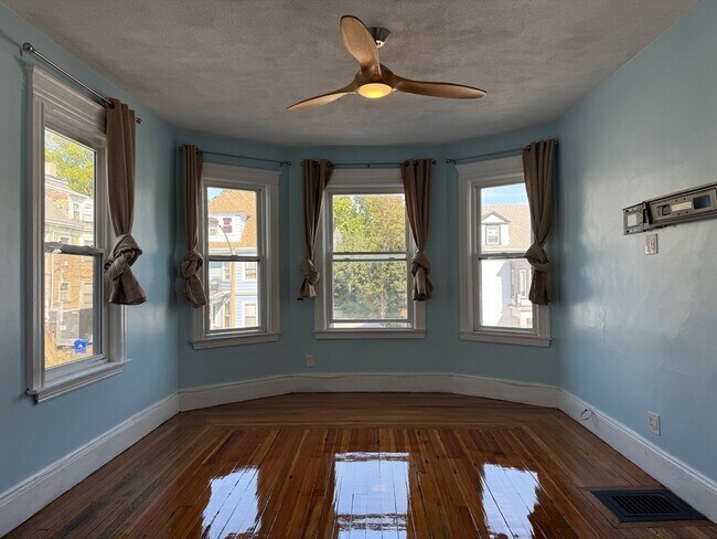 Photo - 59 Centre St Unidad PH