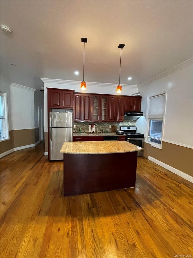 Photo - 677 E 224th St Unidad 1 (first floor)