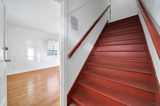 1036 Louise St Unit D