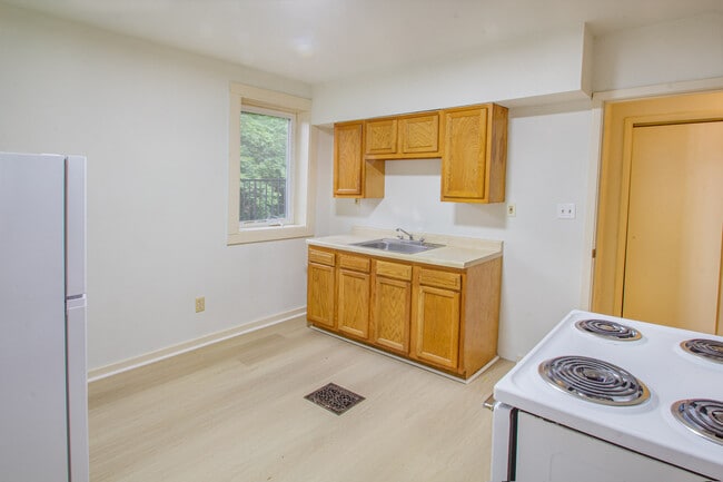 Photo - 421 Peebles St Unit 2