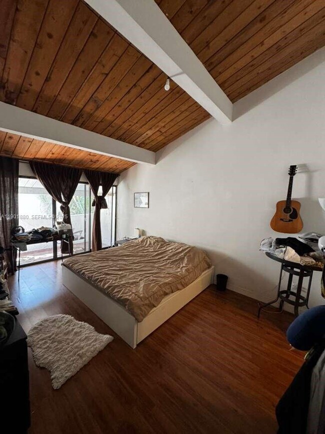 Photo - 19416 NE 26th Ave Unit 111B