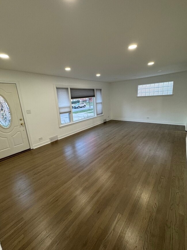 Photo - 896 Webster Ln