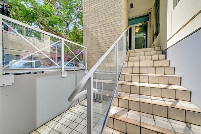 Photo - 850 Beech St Unidad 3rd floor street access Rental
