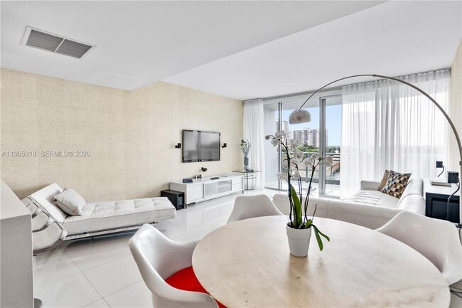 Building Photo - 2950 NE 188th St Unit 404