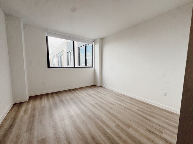 930 NW 39th Ave Unit B