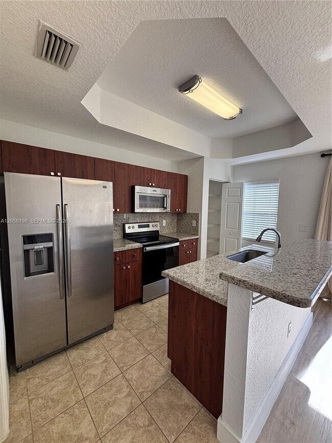 Building Photo - 4931 N Harbor Isles Dr