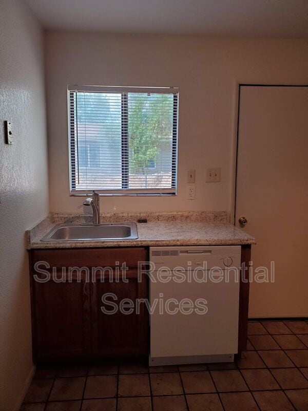 Photo - 961 E Alvord Rd