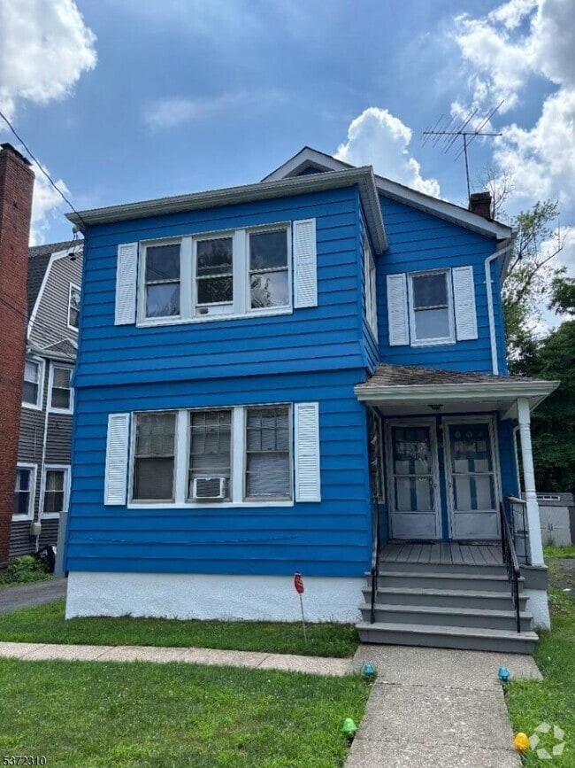 Building Photo - 26 Elmwood Ave Unit 2 Rental