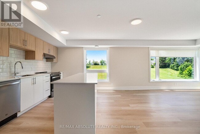 Photo - 12 Thomas St N Unit 112