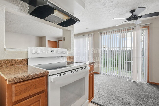Photo - 2523 Burgandy Ln