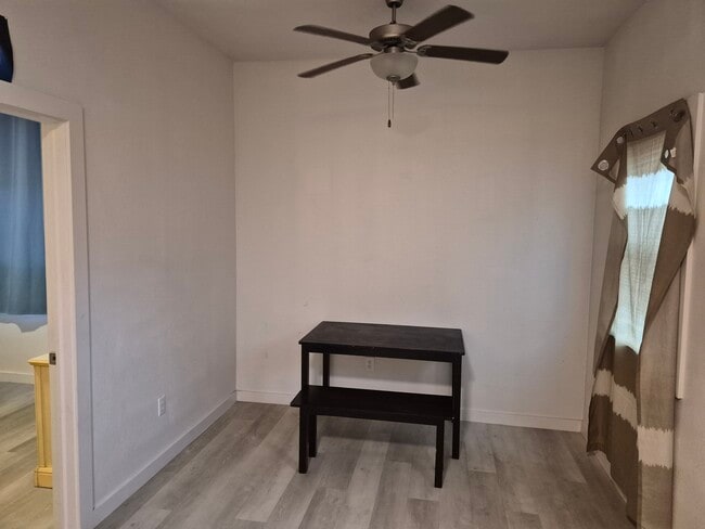 Building Photo - 626 W King Ave Unit A